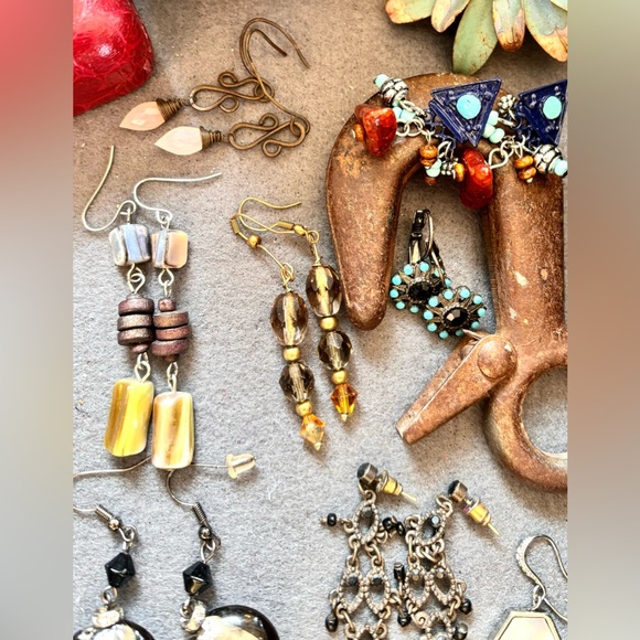 Bundle Lot of 18 Pair of Unique Vintage Retro Assorted Pierced Dangle Earrings - Picture 16 of 17